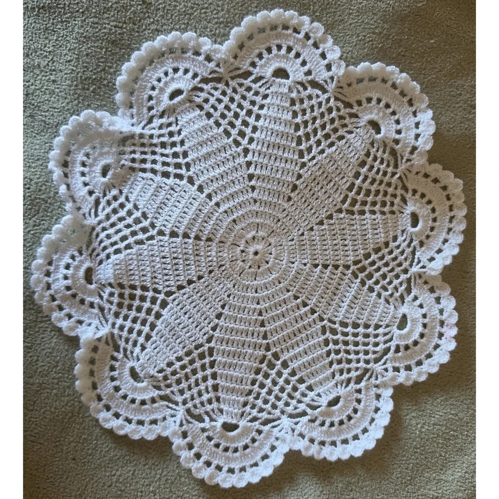 Set of 2 White Doily Lace Crochet Table Centerpiece Decor Doilies Set
